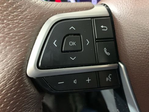 Used 2021 Toyota Sienna Platinum image 8