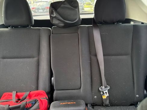 Used 2018 Toyota RAV4 LE FWD image 31