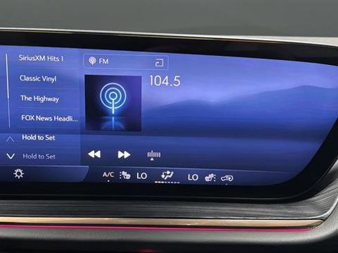 Used 2025 Buick Envision Avenir AWD/4WD image 37