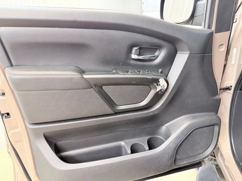 Used 2021 Nissan Titan PRO-4X AWD/4WD image 9