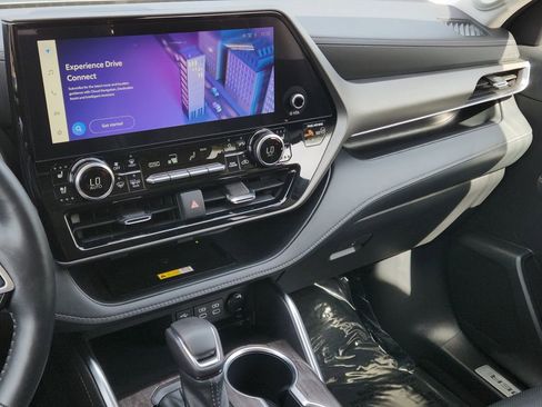 Used 2023 Toyota Highlander L image 22