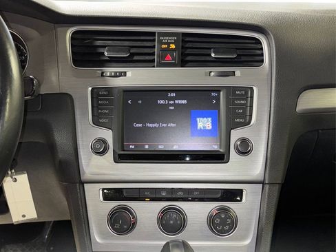 Used 2016 Volkswagen Golf S image 22