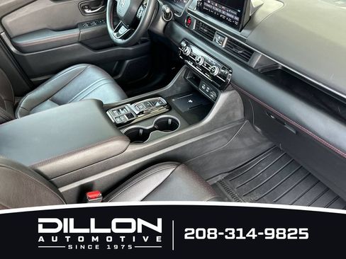 Used 2025 Honda Pilot Black Edition image 18
