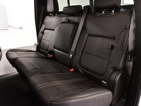 Used 2023 Chevrolet Silverado 1500 High Country w/ Technology Package AWD/4WD image 31
