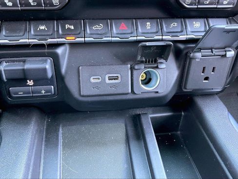 Used 2022 Chevrolet Silverado 1500 High Country w/ Technology Package image 21