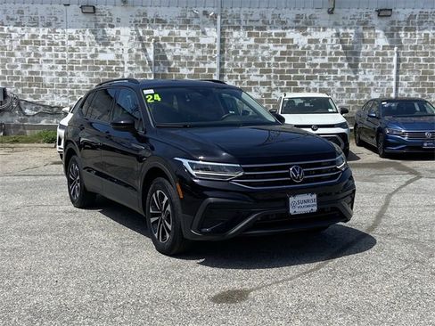 Used 2024 Volkswagen Tiguan S image 2