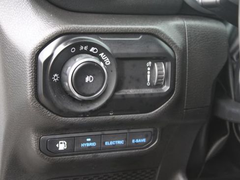 Used 2023 Jeep Wrangler Unlimited Sahara w/ Cold Weather Group AWD/4WD image 12