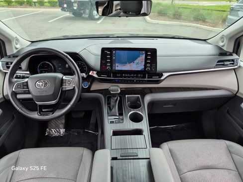 Used 2022 Toyota Sienna Limited AWD/4WD image 18