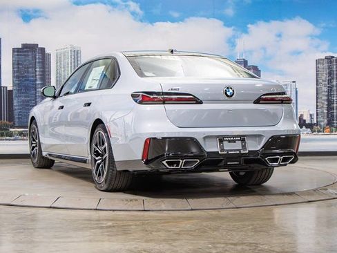 Used 2025 BMW 760i xDrive w/ Executive Package image 9