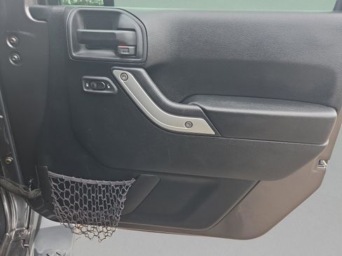 Used 2017 Jeep Wrangler Unlimited Sahara w/ Max Tow Package image 19