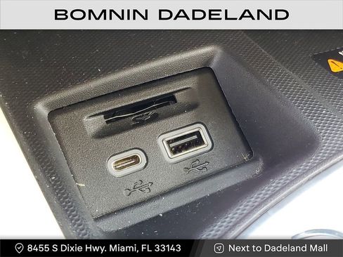 Used 2023 Buick Enclave Essence image 27