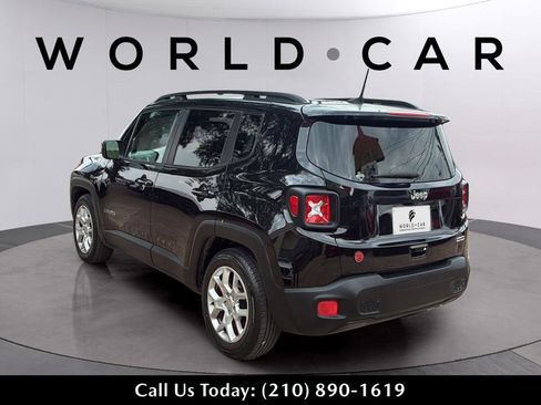 Used 2018 Jeep Renegade Latitude FWD image 9