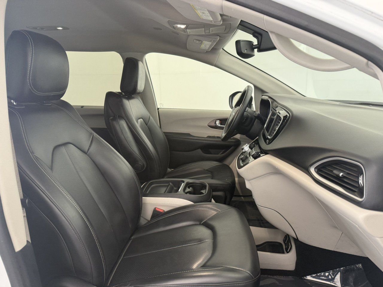 Used 2021 Chrysler Voyager Lxi FWD image 10