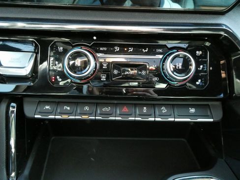 Used 2023 GMC Sierra 1500 AT4 w/ AT4 Premium Package image 27