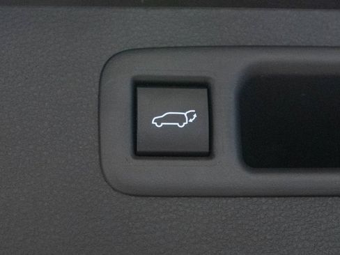 Used 2023 Toyota Highlander XLE FWD image 36