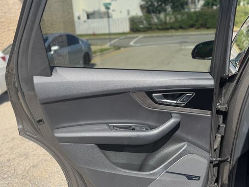 Used 2018 Audi Q7 3.0T Premium Plus AWD/4WD image 16