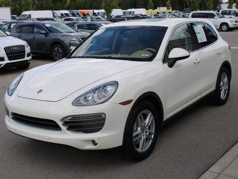 Used 2011 Porsche Cayenne S image 3