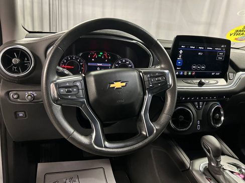 Used 2025 Chevrolet Blazer LT FWD image 15