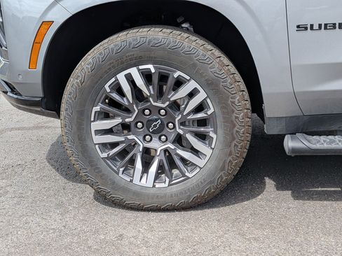 Used 2025 Chevrolet Suburban Z71 AWD/4WD image 14