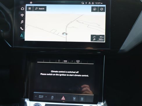 Used 2022 Audi e-tron Premium w/ Convenience Plus Package image 11