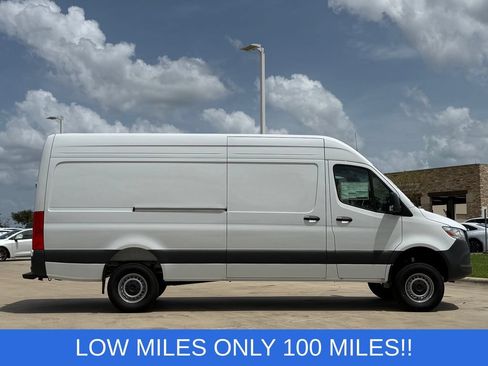 Used 2025 Mercedes-Benz Sprinter 2500 image 6