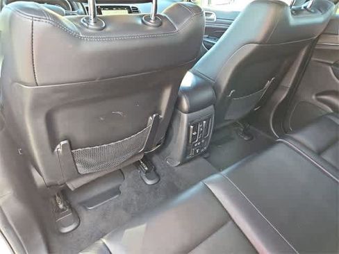 Used 2022 Jeep Grand Cherokee Limited image 19