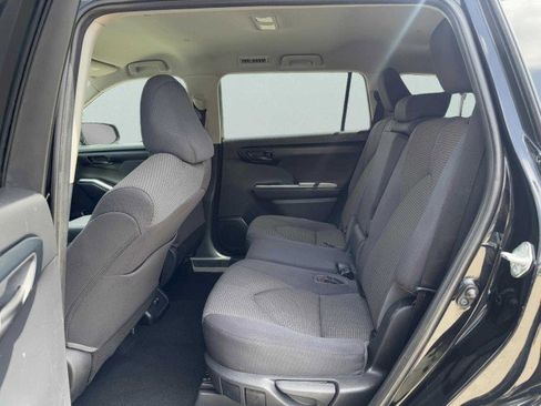 Used 2020 Toyota Highlander L image 36