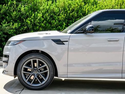 New 2026 Land Rover Range Rover Sport Dynamic SE AWD/4WD image 17