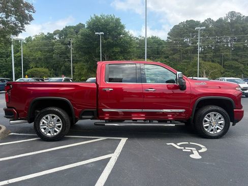 Used 2024 Chevrolet Silverado 2500 High Country w/ Technology Package AWD/4WD image 4
