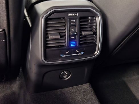 New 2025 Porsche Macan Base image 12