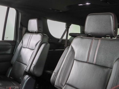 Used 2021 Chevrolet Suburban RST w/ Luxury Package AWD/4WD image 28