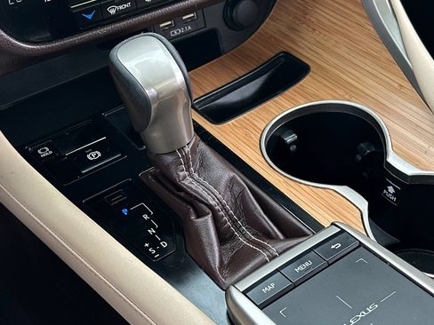 Used 2020 Lexus RX 450hL AWD w/ Premium Package image 30