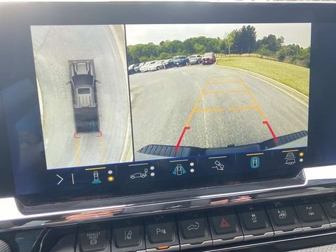 Used 2025 Chevrolet Silverado 2500 ZR2 w/ Technology Package image 30