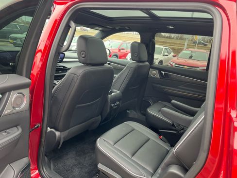 Used 2025 Buick Enclave Avenir w/ Trailering Package, 5000 lbs. image 11