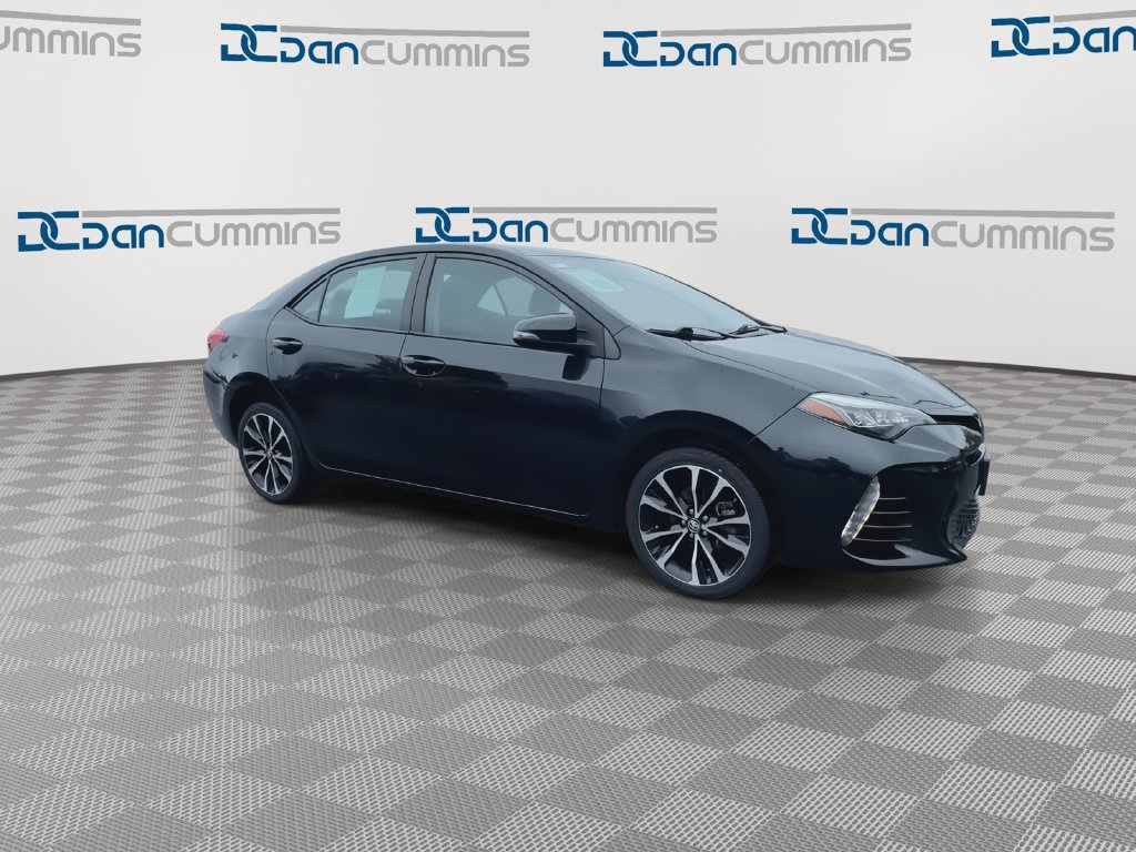 Used 2017 Toyota Corolla SE w/ Carpet Mat Package (TMS) FWD image 2