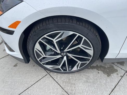 New 2025 Hyundai Ioniq 6 SEL image 9