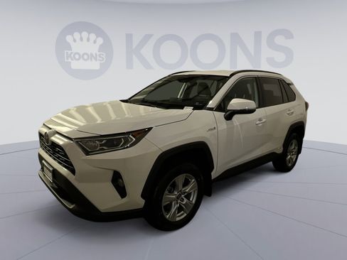 Used 2021 Toyota RAV4 XLE w/ XLE Grade Weather Package AWD/4WD image 5