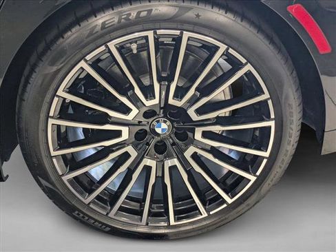 Used 2026 BMW 740i w/ Executive Package RWD image 22