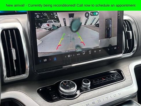 Used 2025 Ford Expedition Platinum AWD/4WD image 6