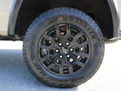 Used 2023 Chevrolet Colorado Trail Boss w/ Advanced Trailering Package image 10