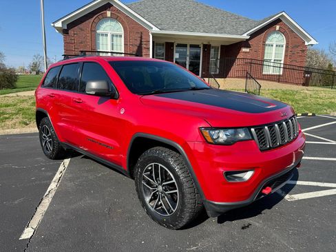 Used 2018 Jeep Grand Cherokee Trailhawk image 11