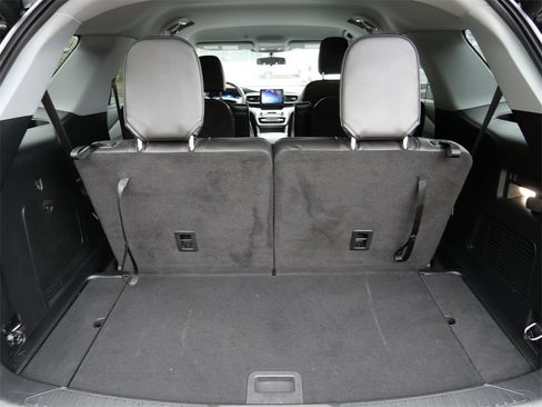 Certified 2022 Ford Explorer XLT w/ Equipment Group 202A image 10