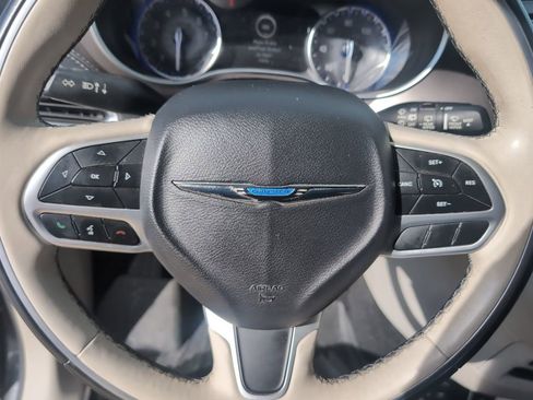 Used 2018 Chrysler Pacifica Limited image 13