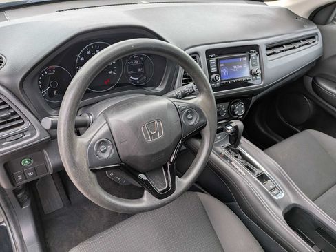 Used 2020 Honda HR-V LX image 2