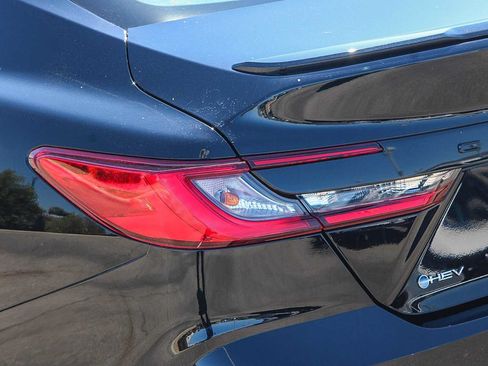 Used 2026 Toyota Camry SE FWD image 9