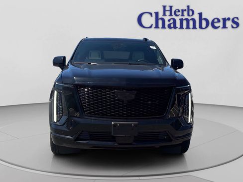 Used 2025 Cadillac Escalade ESV Sport Platinum AWD/4WD image 2