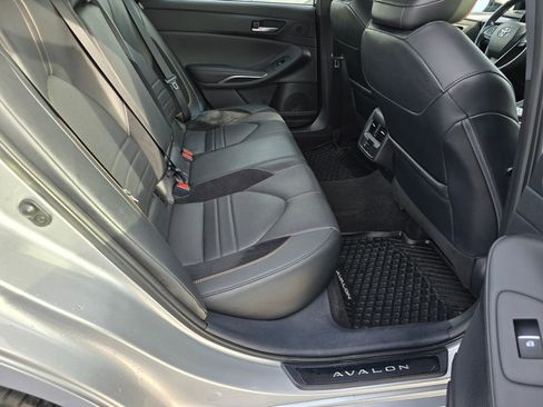 Used 2021 Toyota Avalon XSE image 14