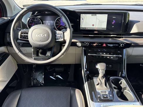 Used 2024 Kia Carnival EX FWD image 3