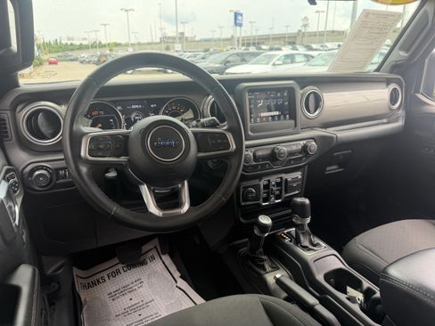 Used 2019 Jeep Wrangler Unlimited Sahara AWD/4WD image 27
