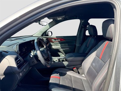 Certified 2025 Chevrolet Traverse RS image 11